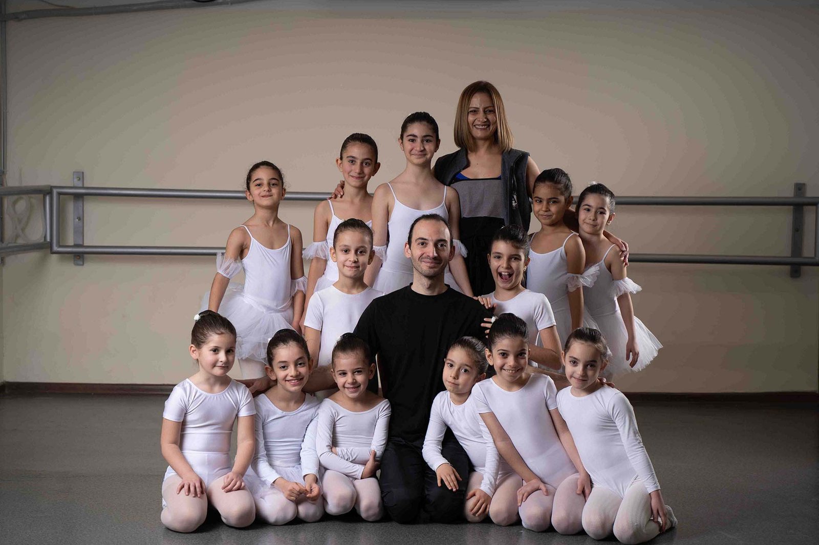 Ահարոն Պետրոսյան, Roots Classic Dance Studio, Պարահունչ