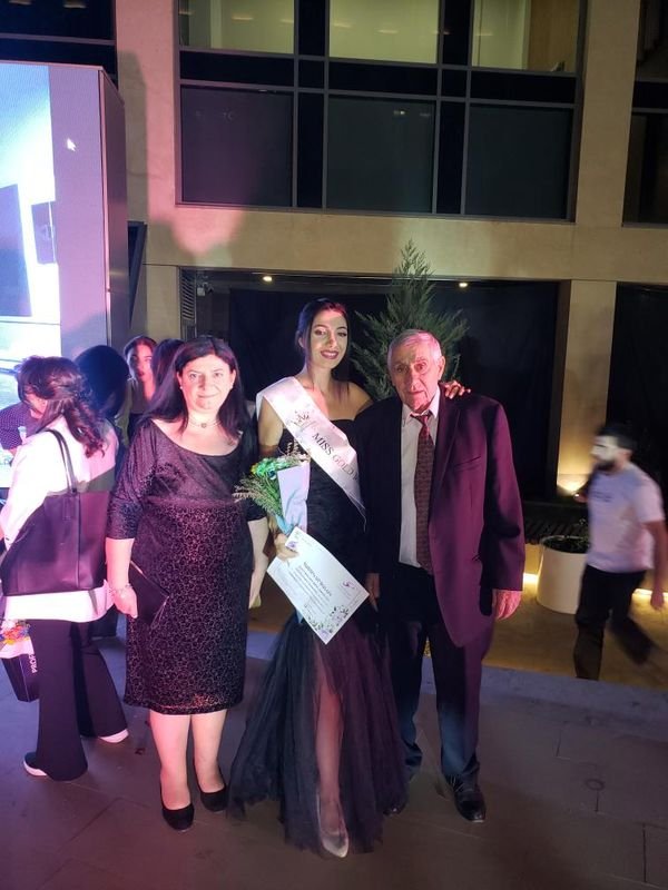 Maria Gharibian family, Miss gold model, Մարիա Ղարբեան