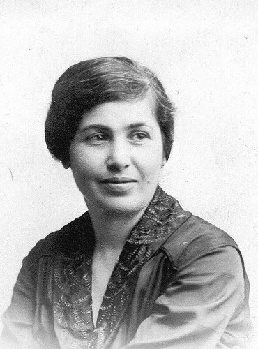 Zabel-Esayan-hoonch.jpg