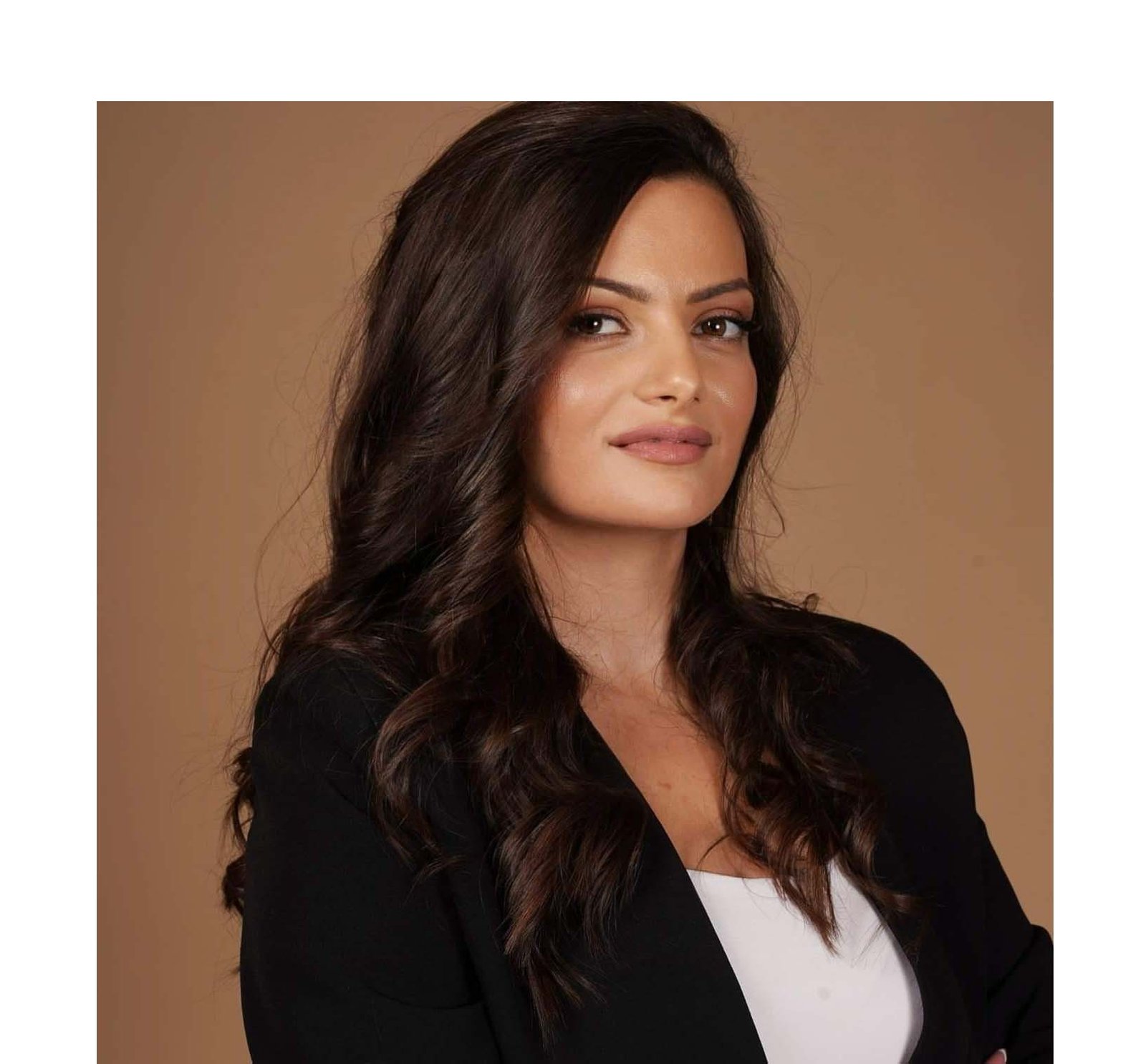 Անուշ Ափիկյան, լեզվաբան, գրականագետ, ֆինանսիստ, տնտեսագետ