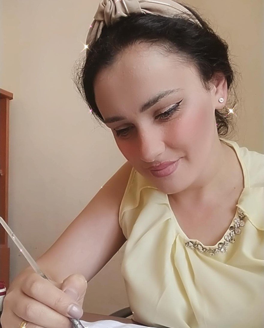 «Fiona Shrek Hand Made» անվանական շապիկներ, բրենդի հիմնադիր Արմինե Բաբայան