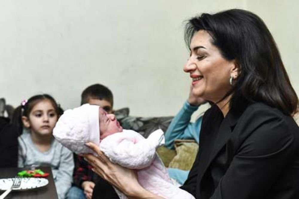 Աննա Հակոբյանն այցելել է 12-րդ զավակն ունեցած Բեժանյանների ընտանիքին