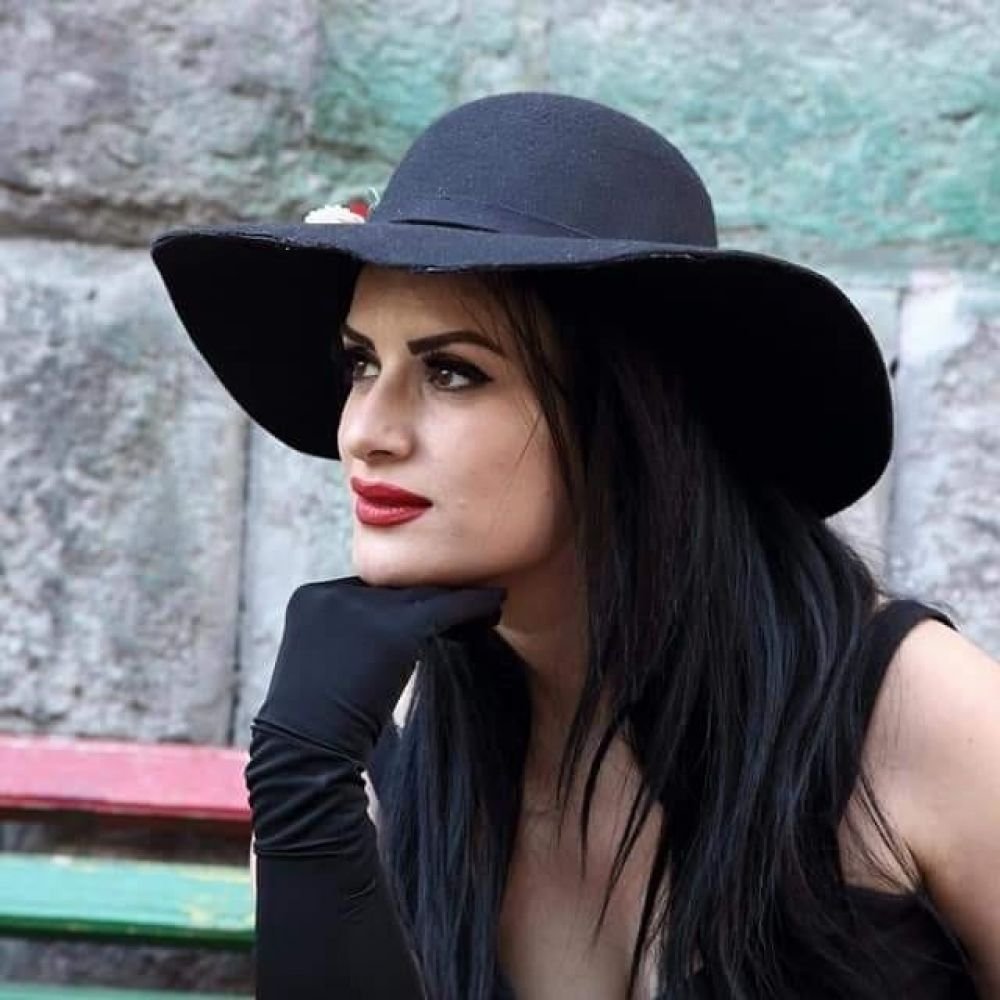 Արուս Խաչատրյան, Lets Dance պարային ստուդիայի հիմնադիր