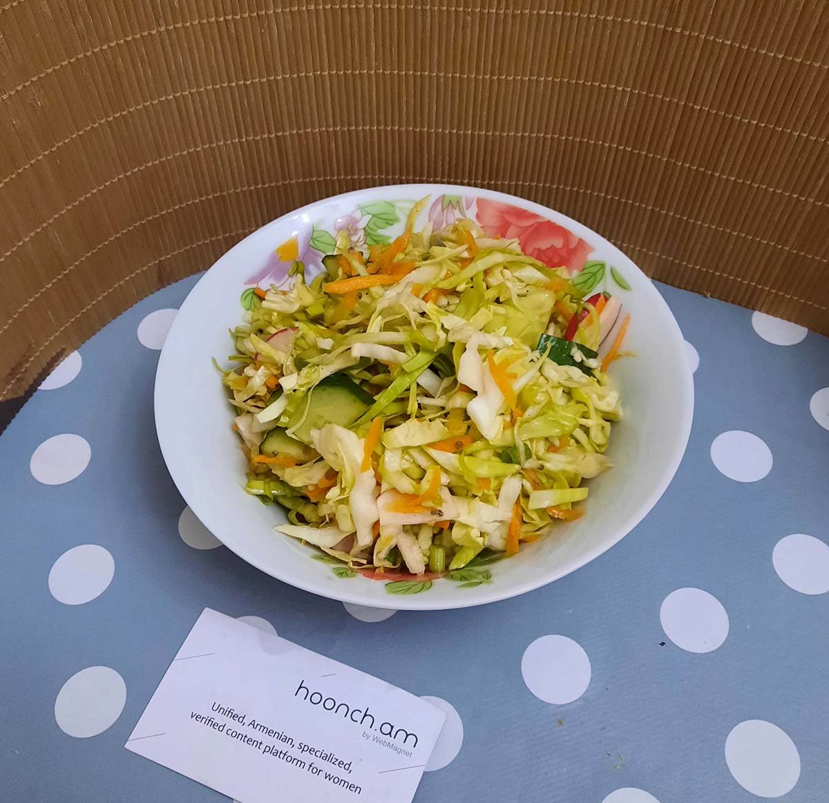 Առողջարար աղցան՝ կաղամբ, գազար, բողկ, վարունգ