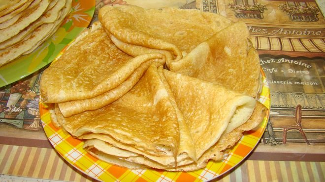 Բլինչիկի խմոր կաթով և գազավորված հանքային ջրով